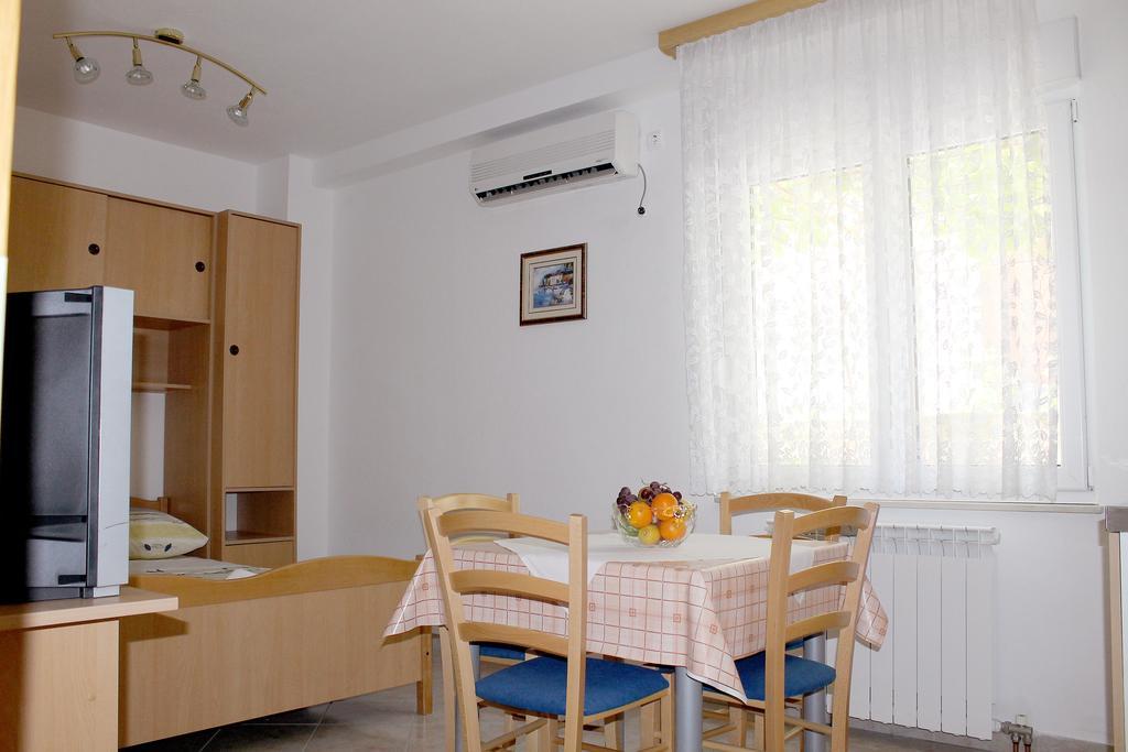 Villa Ferias トロギール 部屋 写真